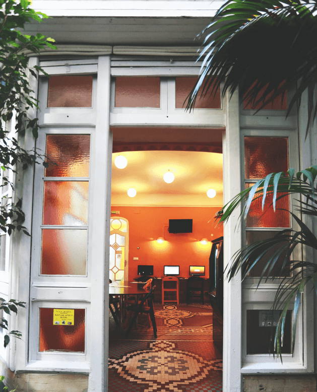 Escuela de español Taronja. Sala chill out y terraza